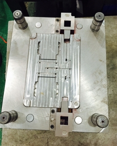 外殼塑料模具201330，深圳塑膠模具廠，精密模具加工